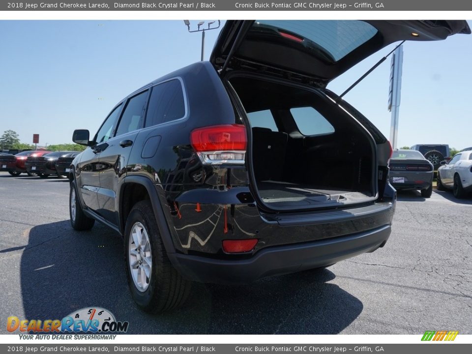 2018 Jeep Grand Cherokee Laredo Diamond Black Crystal Pearl / Black Photo #17