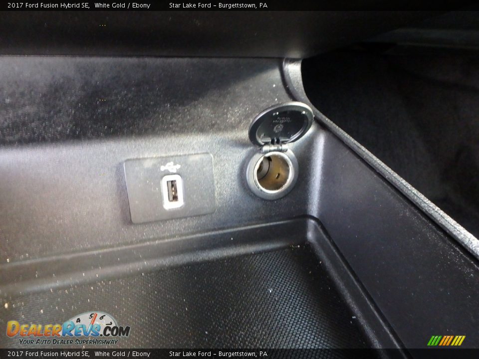 2017 Ford Fusion Hybrid SE White Gold / Ebony Photo #17