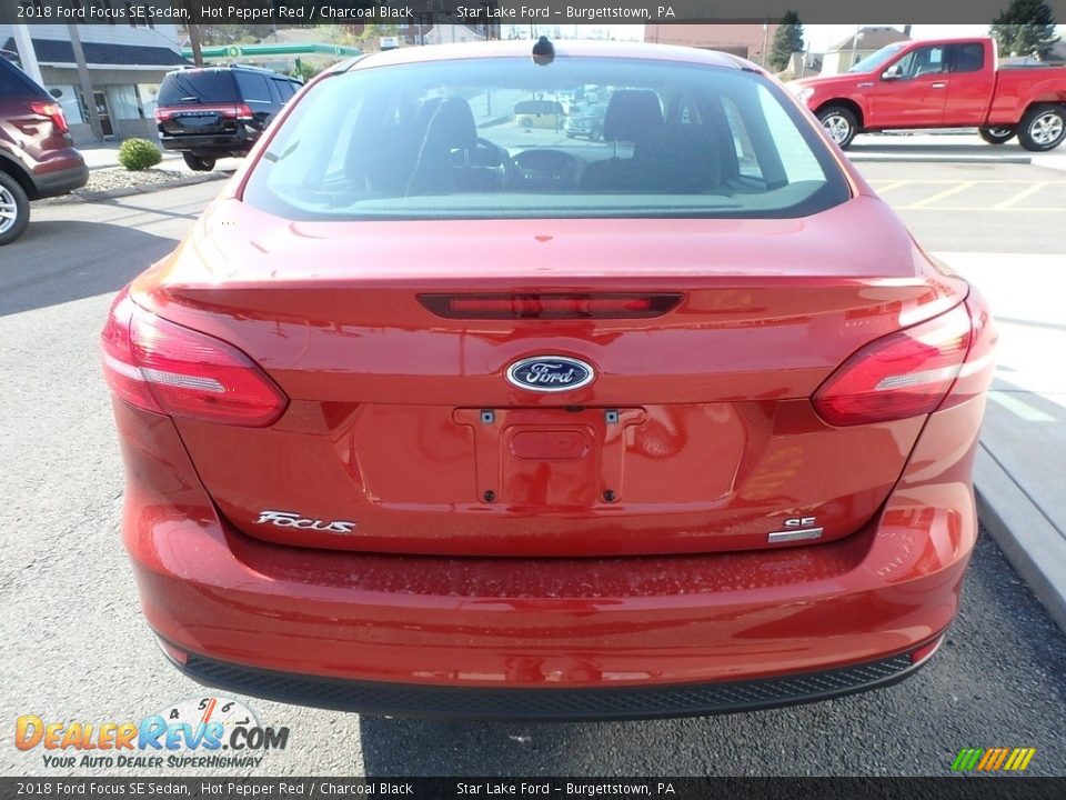 2018 Ford Focus SE Sedan Hot Pepper Red / Charcoal Black Photo #6