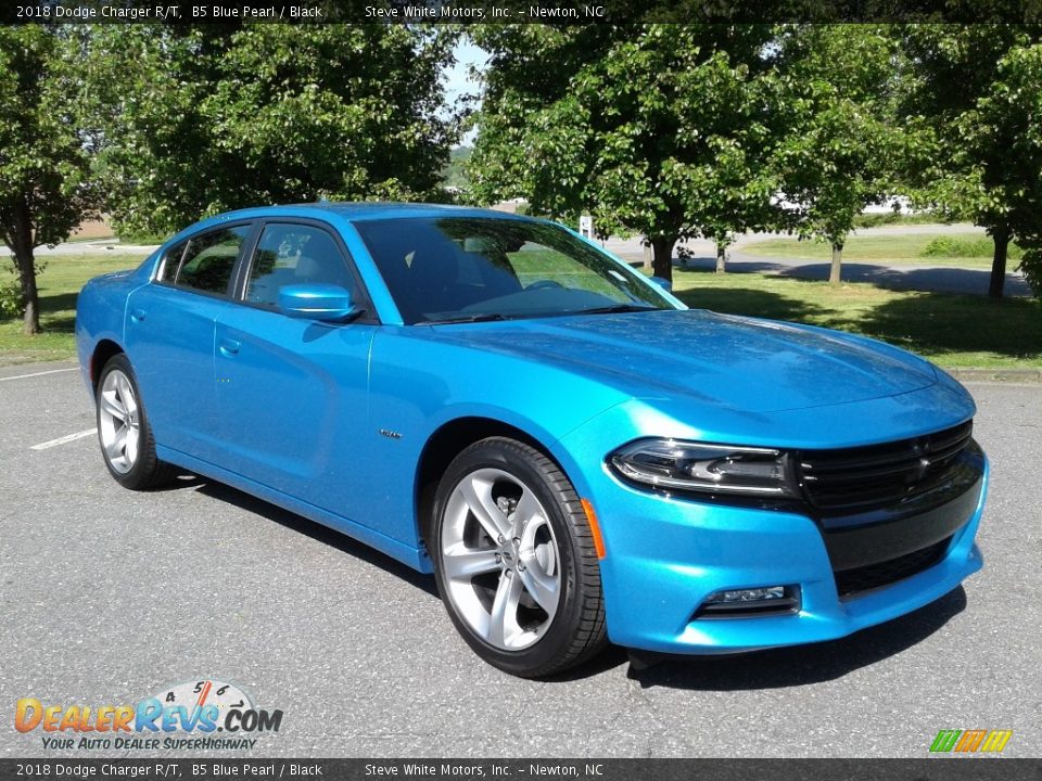 Front 3/4 View of 2018 Dodge Charger R/T Photo #4