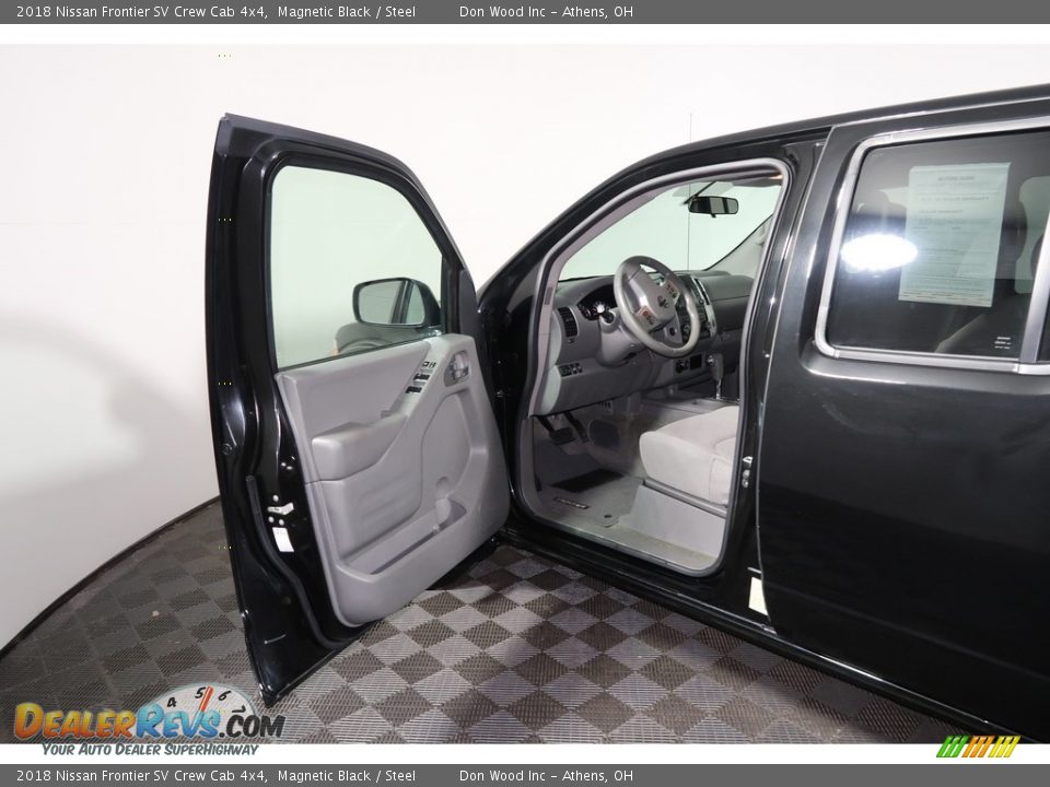 2018 Nissan Frontier SV Crew Cab 4x4 Magnetic Black / Steel Photo #23