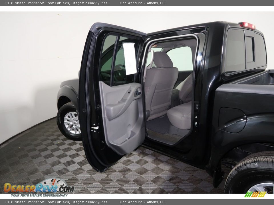 2018 Nissan Frontier SV Crew Cab 4x4 Magnetic Black / Steel Photo #24
