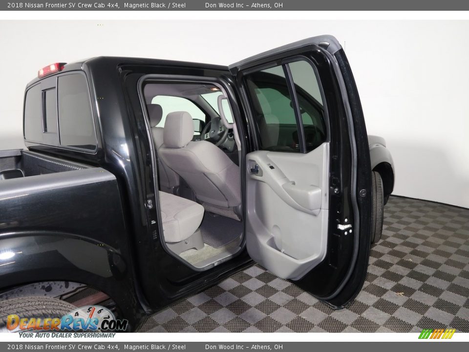 2018 Nissan Frontier SV Crew Cab 4x4 Magnetic Black / Steel Photo #25