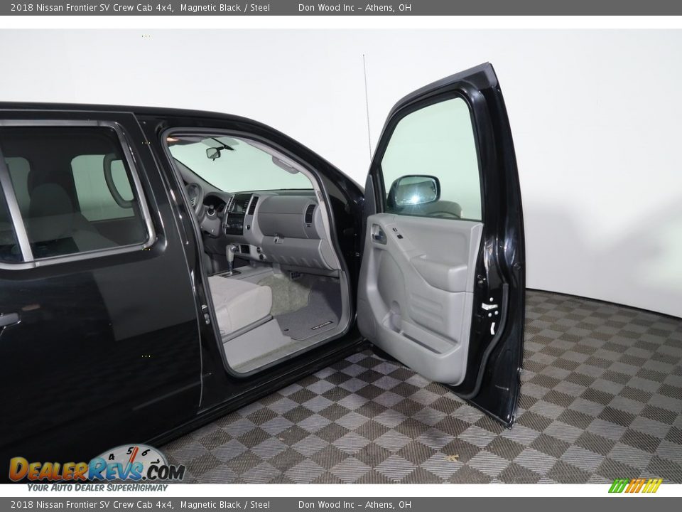 2018 Nissan Frontier SV Crew Cab 4x4 Magnetic Black / Steel Photo #26