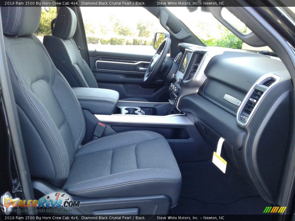 2019 Ram 1500 Big Horn Crew Cab 4x4 Diamond Black Crystal Pearl / Black Photo #16