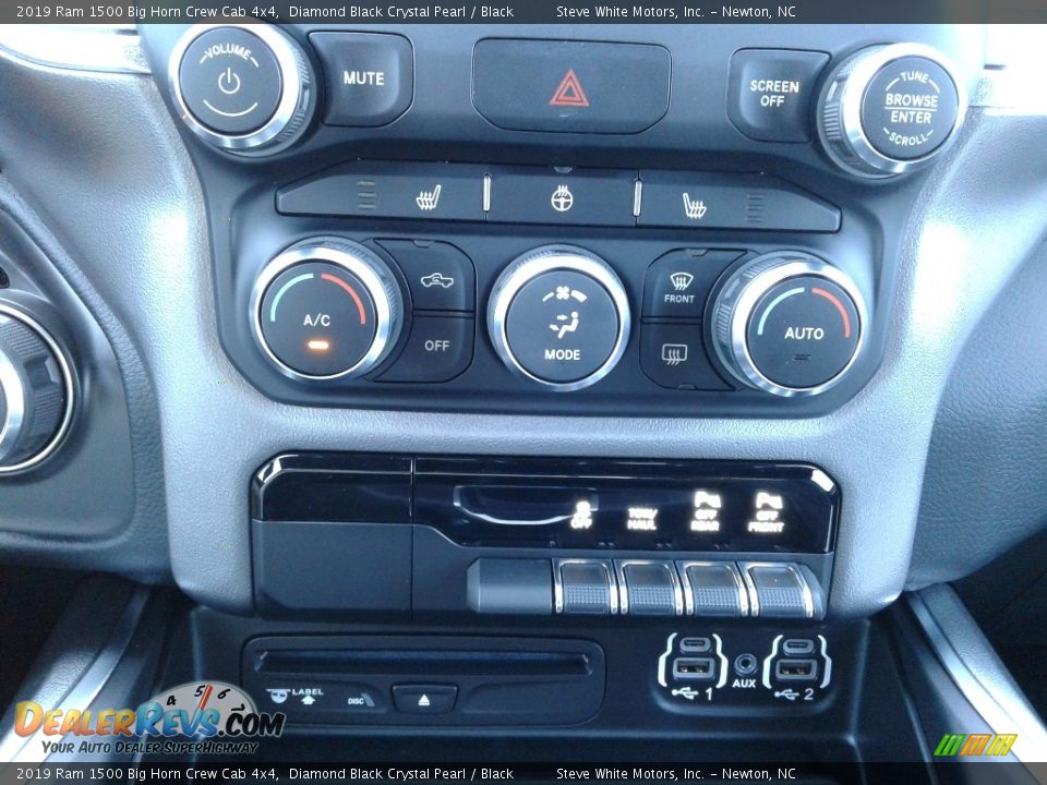 2019 Ram 1500 Big Horn Crew Cab 4x4 Diamond Black Crystal Pearl / Black Photo #31