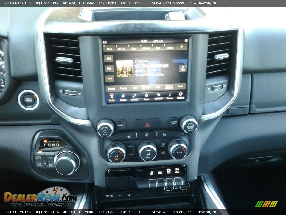 2019 Ram 1500 Big Horn Crew Cab 4x4 Diamond Black Crystal Pearl / Black Photo #32