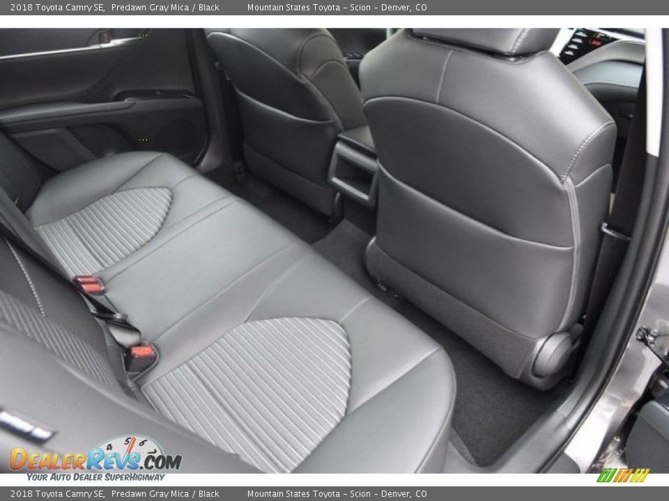 2018 Toyota Camry SE Predawn Gray Mica / Black Photo #17