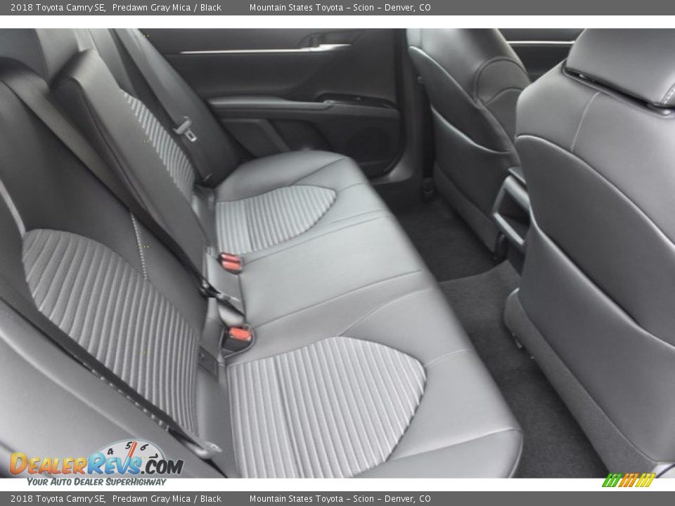 2018 Toyota Camry SE Predawn Gray Mica / Black Photo #18