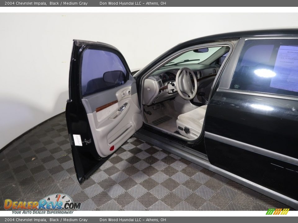 2004 Chevrolet Impala Black / Medium Gray Photo #25