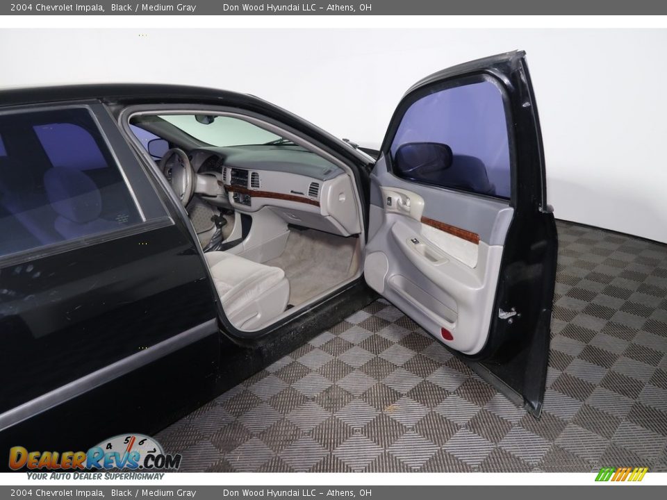 2004 Chevrolet Impala Black / Medium Gray Photo #28
