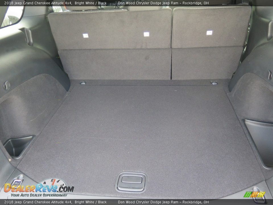 2018 Jeep Grand Cherokee Altitude 4x4 Bright White / Black Photo #28