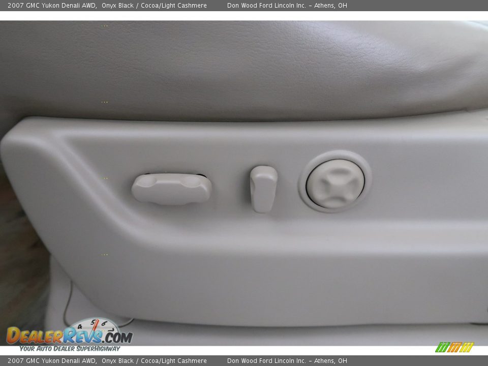 2007 GMC Yukon Denali AWD Onyx Black / Cocoa/Light Cashmere Photo #3