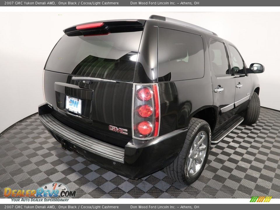 2007 GMC Yukon Denali AWD Onyx Black / Cocoa/Light Cashmere Photo #15