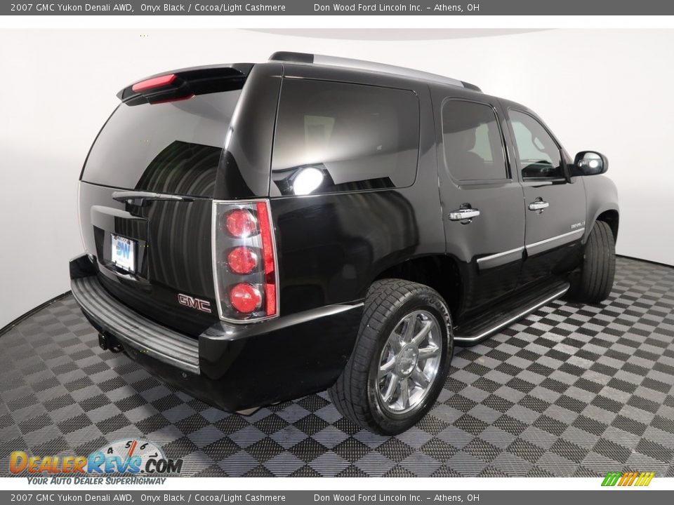 2007 GMC Yukon Denali AWD Onyx Black / Cocoa/Light Cashmere Photo #16