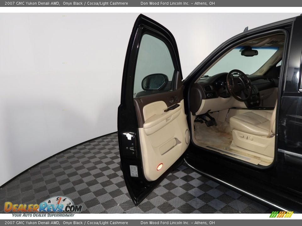 2007 GMC Yukon Denali AWD Onyx Black / Cocoa/Light Cashmere Photo #28