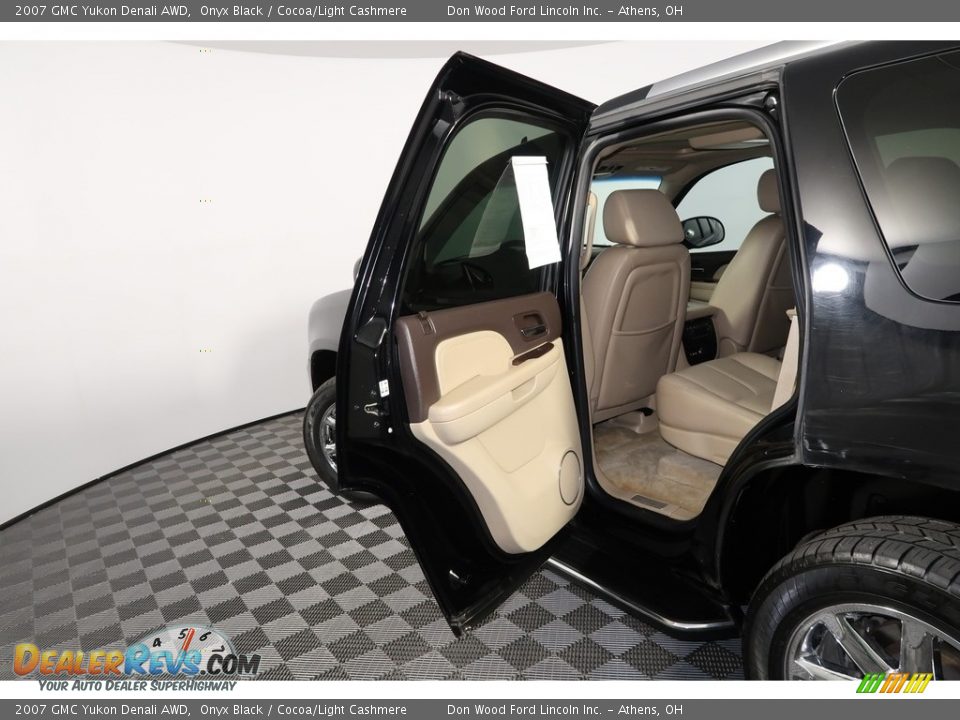 2007 GMC Yukon Denali AWD Onyx Black / Cocoa/Light Cashmere Photo #29