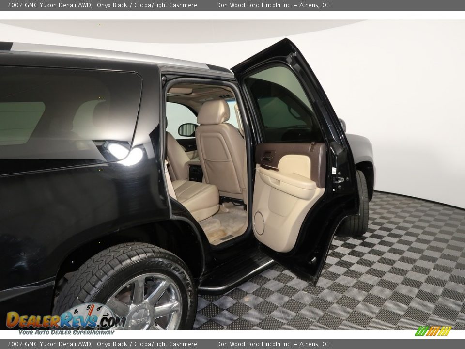 2007 GMC Yukon Denali AWD Onyx Black / Cocoa/Light Cashmere Photo #30