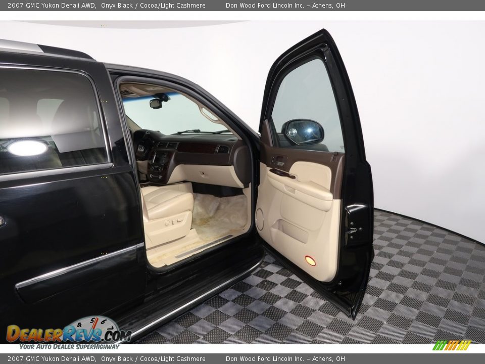 2007 GMC Yukon Denali AWD Onyx Black / Cocoa/Light Cashmere Photo #31