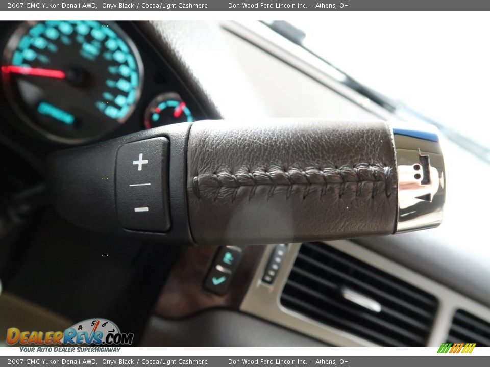 2007 GMC Yukon Denali AWD Onyx Black / Cocoa/Light Cashmere Photo #35