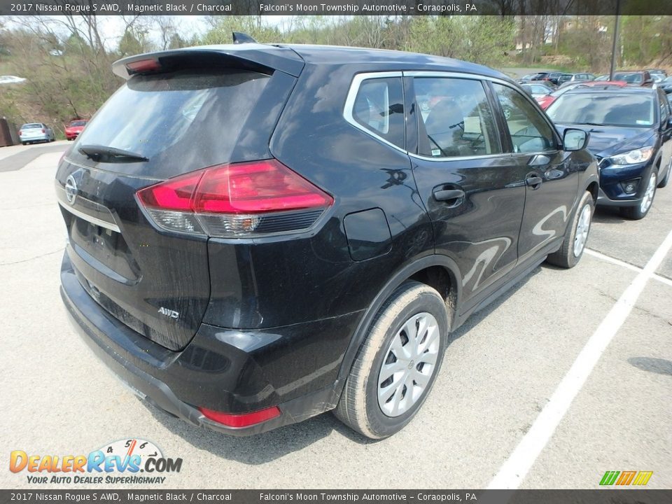 2017 Nissan Rogue S AWD Magnetic Black / Charcoal Photo #4