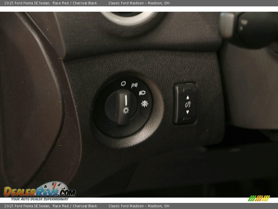 2015 Ford Fiesta SE Sedan Race Red / Charcoal Black Photo #5