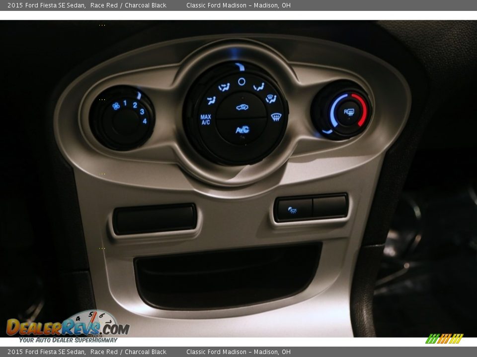 2015 Ford Fiesta SE Sedan Race Red / Charcoal Black Photo #16