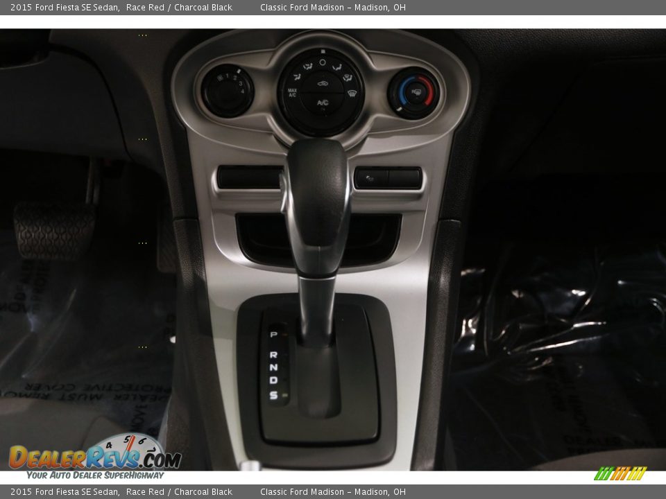 2015 Ford Fiesta SE Sedan Race Red / Charcoal Black Photo #17