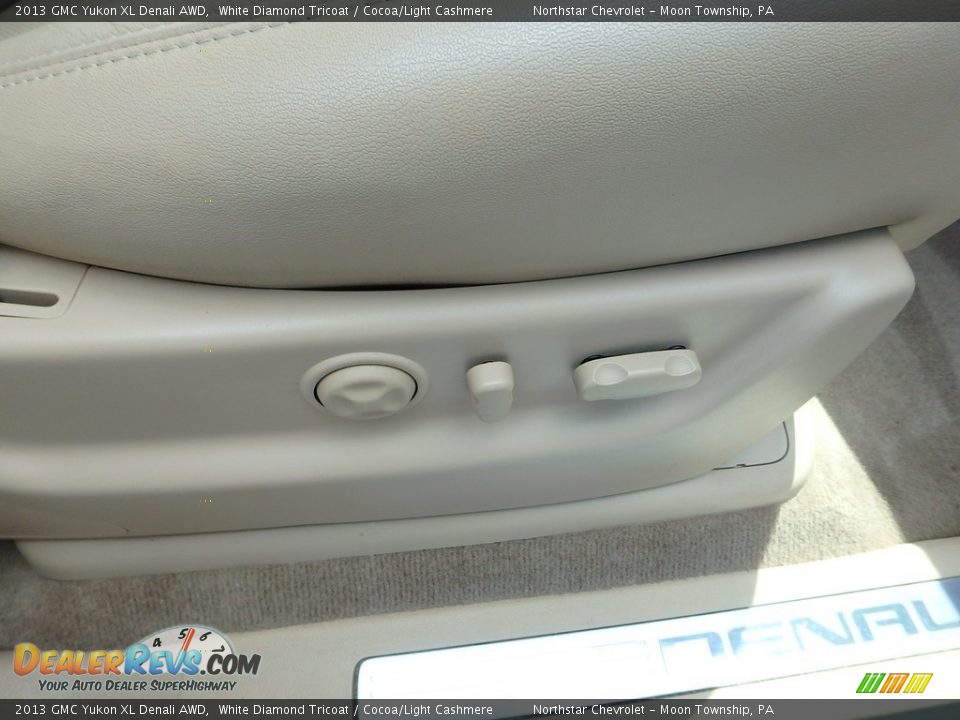 2013 GMC Yukon XL Denali AWD White Diamond Tricoat / Cocoa/Light Cashmere Photo #17
