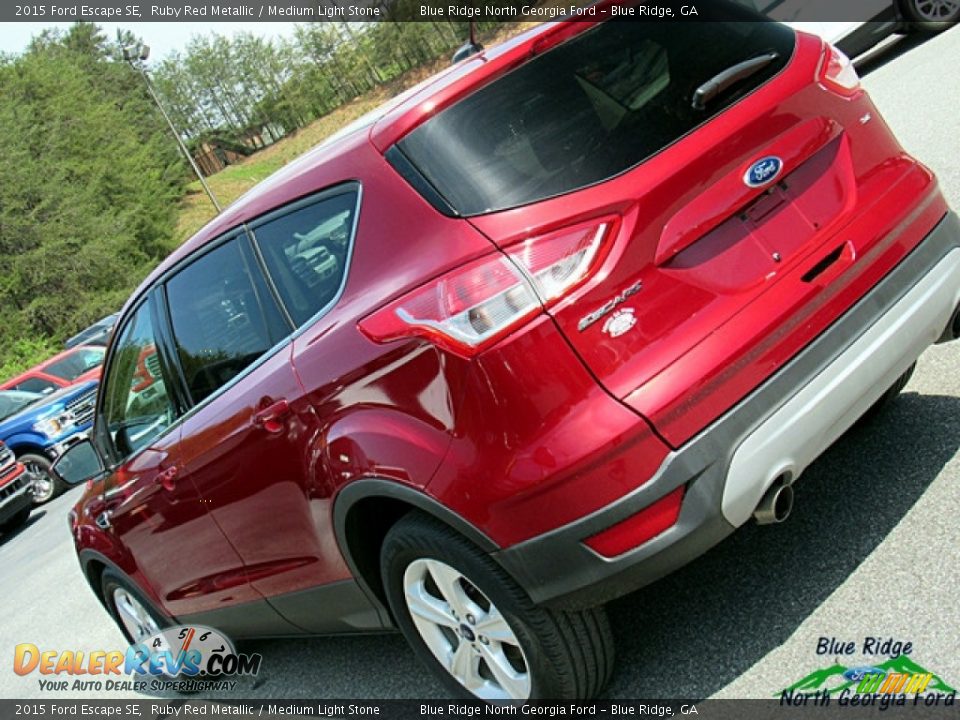 2015 Ford Escape SE Ruby Red Metallic / Medium Light Stone Photo #32