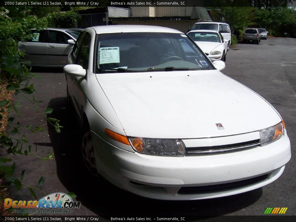 2000 Saturn L Series LS1 Sedan Bright White / Gray Photo #1