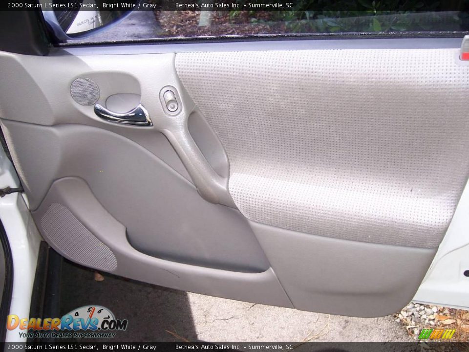 2000 Saturn L Series LS1 Sedan Bright White / Gray Photo #9