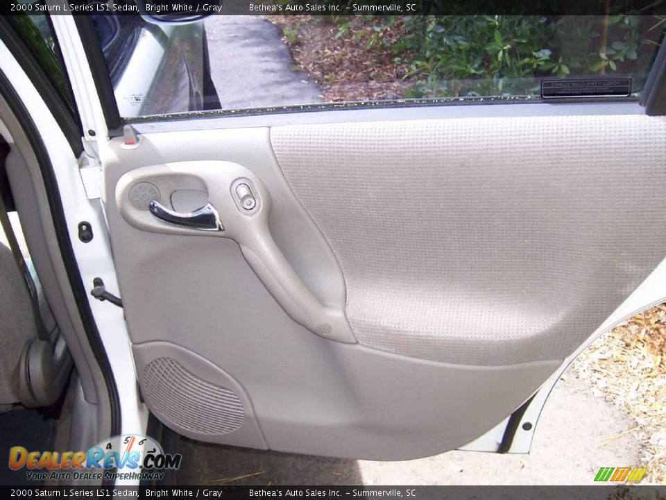 2000 Saturn L Series LS1 Sedan Bright White / Gray Photo #11