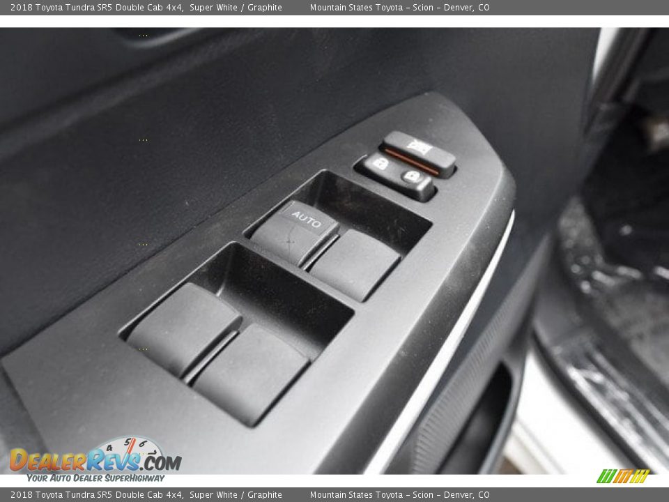 2018 Toyota Tundra SR5 Double Cab 4x4 Super White / Graphite Photo #24