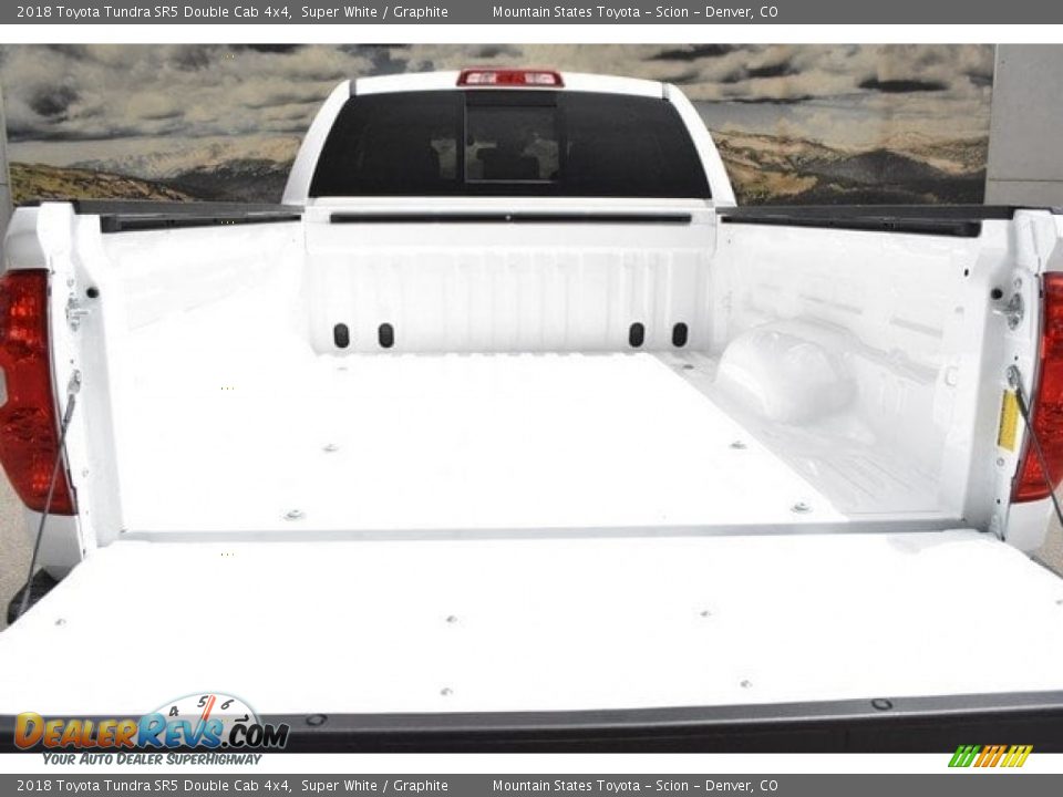 2018 Toyota Tundra SR5 Double Cab 4x4 Super White / Graphite Photo #31