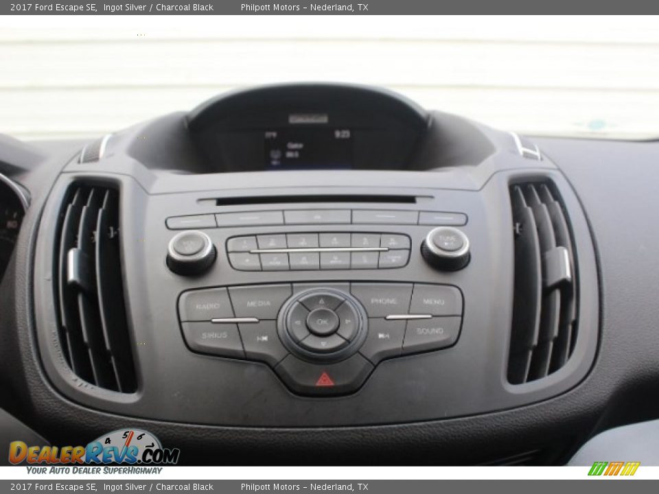 2017 Ford Escape SE Ingot Silver / Charcoal Black Photo #19