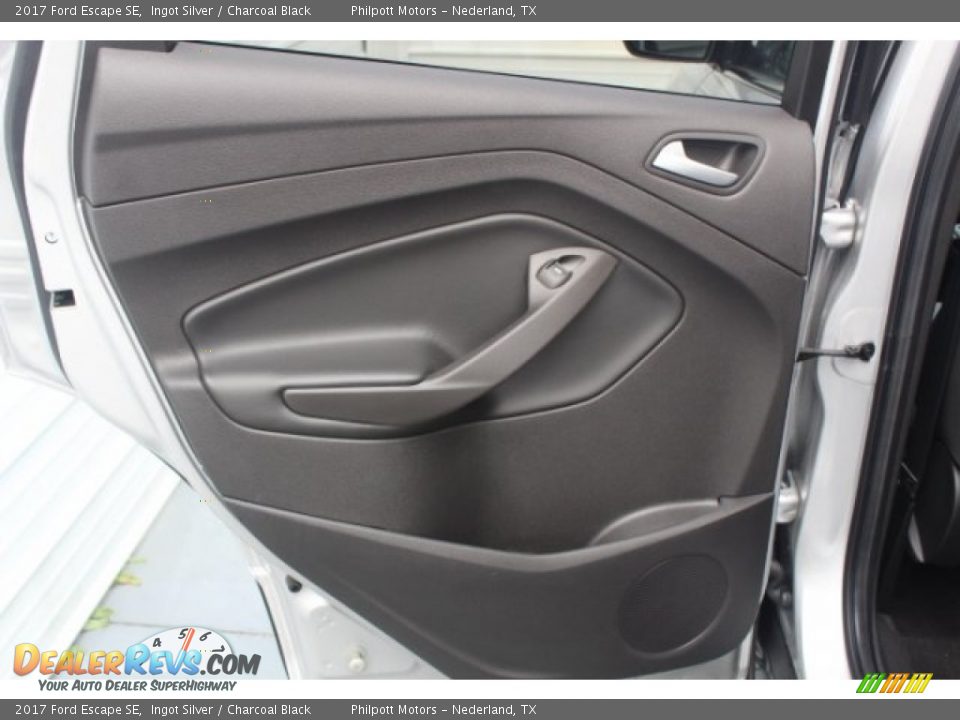 2017 Ford Escape SE Ingot Silver / Charcoal Black Photo #26