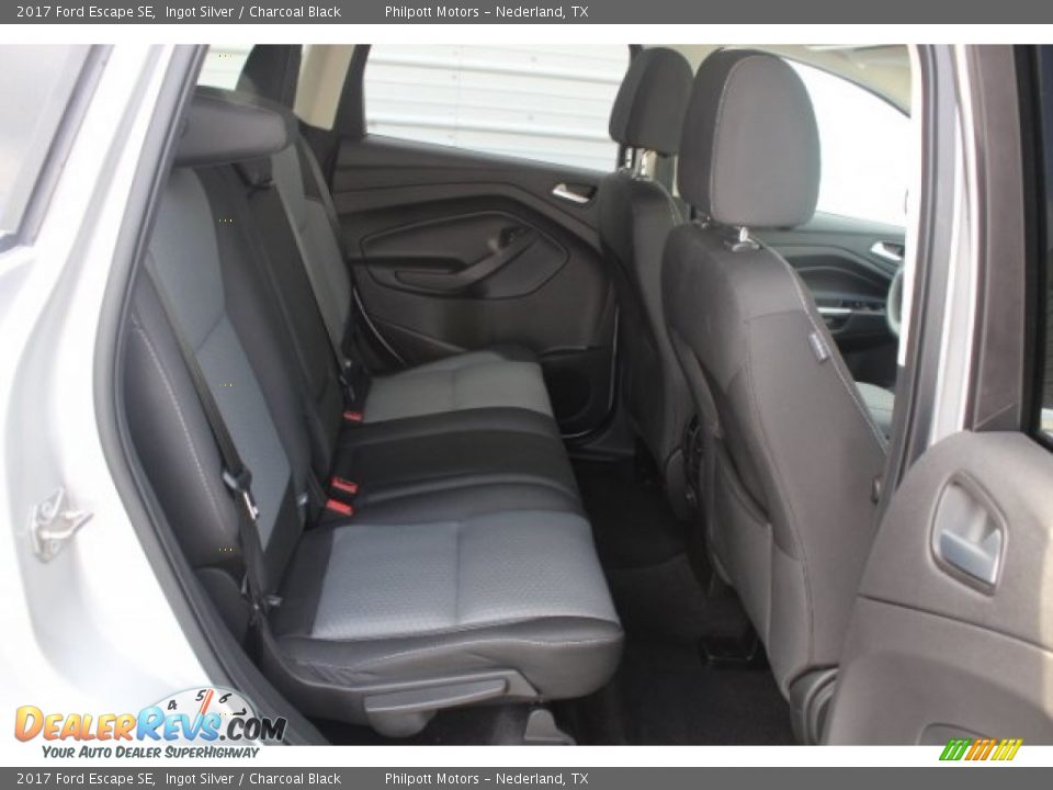 2017 Ford Escape SE Ingot Silver / Charcoal Black Photo #32