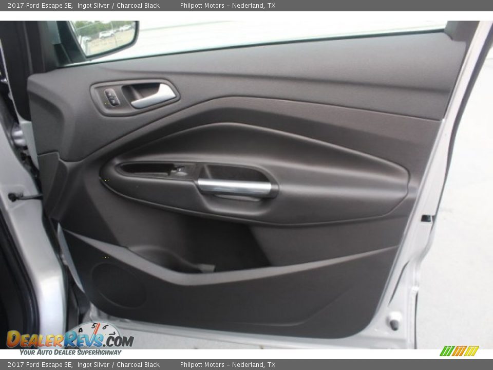 2017 Ford Escape SE Ingot Silver / Charcoal Black Photo #33