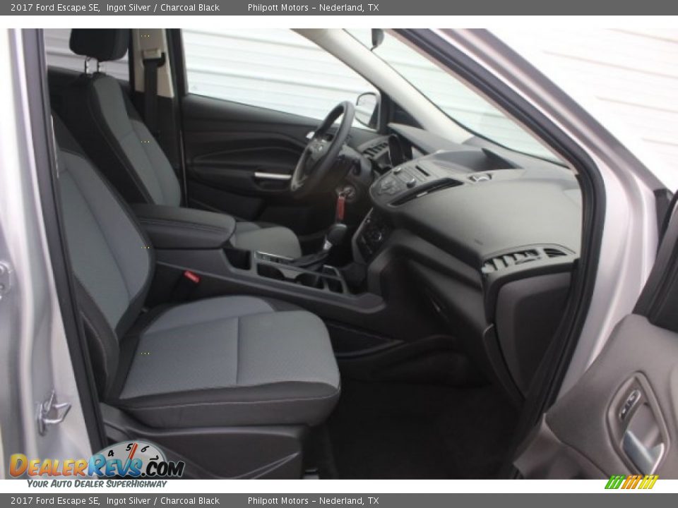 2017 Ford Escape SE Ingot Silver / Charcoal Black Photo #35