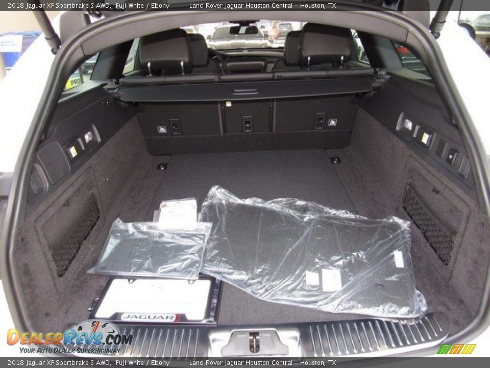 2018 Jaguar XF Sportbrake S AWD Trunk Photo #16