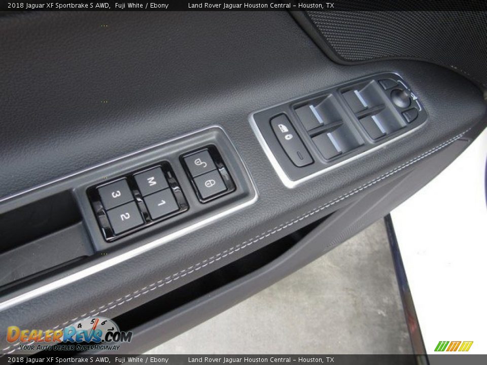 Controls of 2018 Jaguar XF Sportbrake S AWD Photo #25