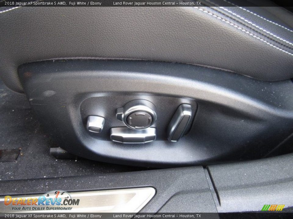 Controls of 2018 Jaguar XF Sportbrake S AWD Photo #26