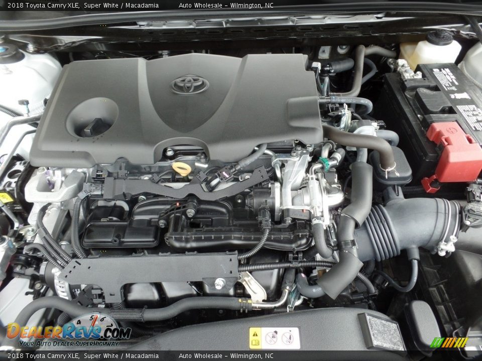 2018 Toyota Camry XLE Super White / Macadamia Photo #6