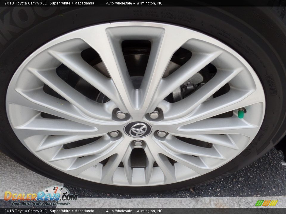 2018 Toyota Camry XLE Super White / Macadamia Photo #7