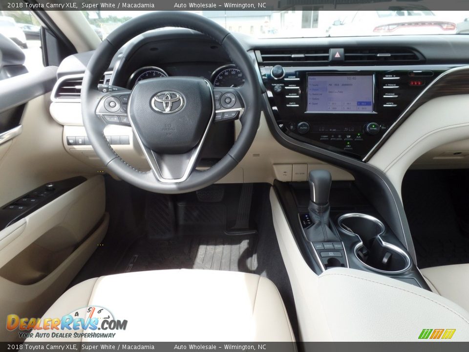 2018 Toyota Camry XLE Super White / Macadamia Photo #15