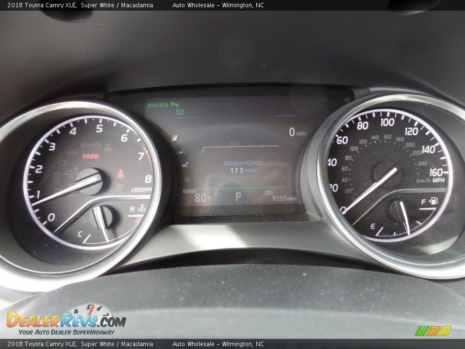 2018 Toyota Camry XLE Super White / Macadamia Photo #16
