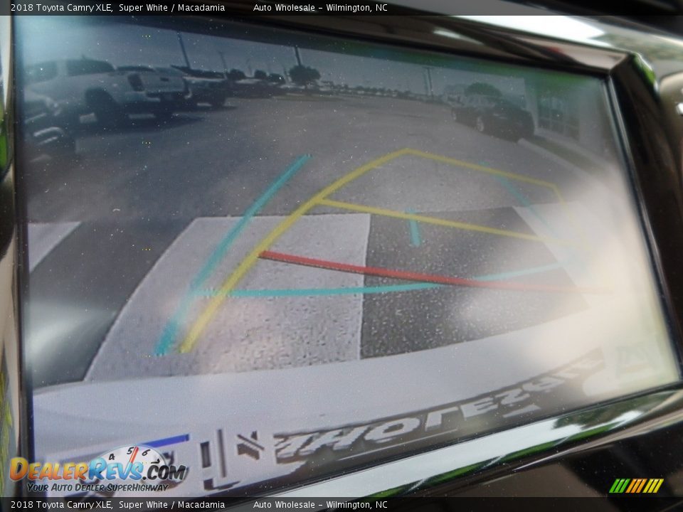 2018 Toyota Camry XLE Super White / Macadamia Photo #18