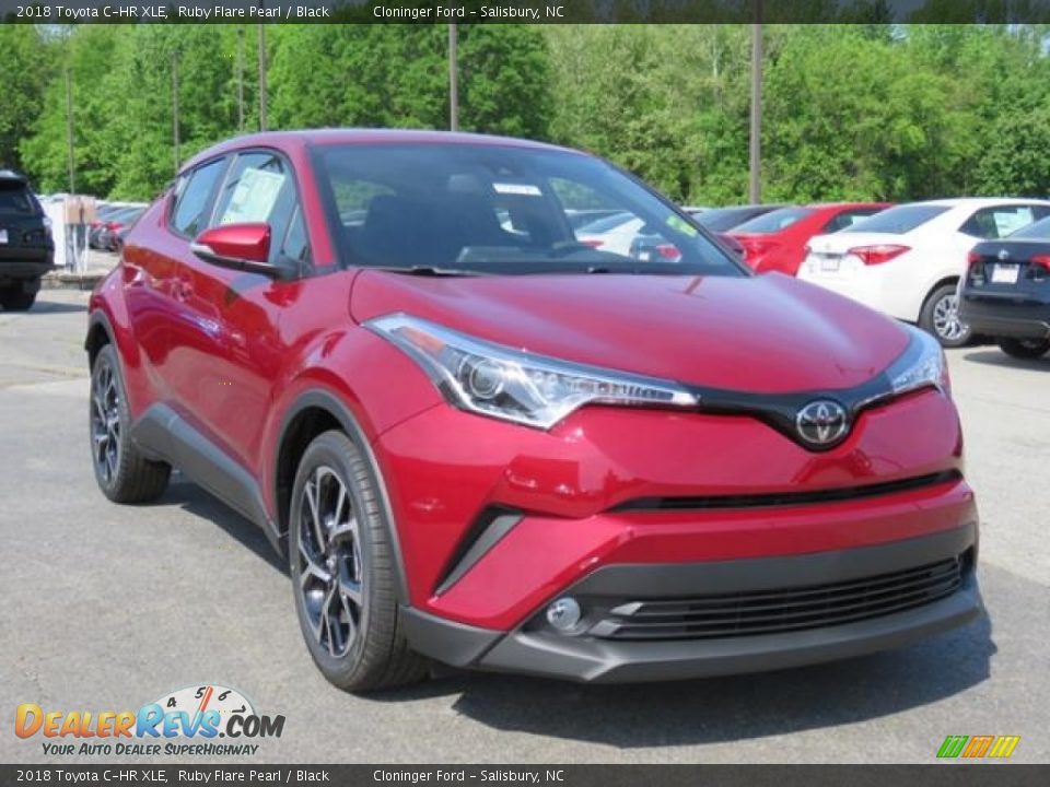 Front 3/4 View of 2018 Toyota C-HR XLE Photo #1
