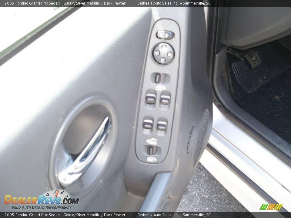 2005 Pontiac Grand Prix Sedan Galaxy Silver Metallic / Dark Pewter Photo #6